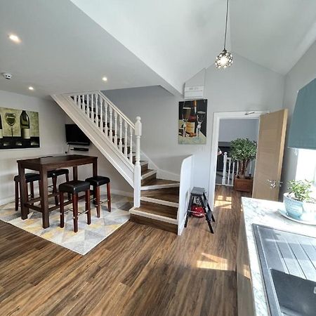 Moseley Village Apartments Бирмингем Экстерьер фото
