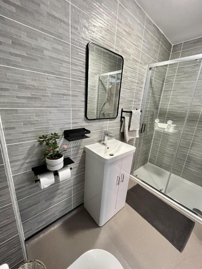 Moseley Village Apartments Бирмингем Экстерьер фото